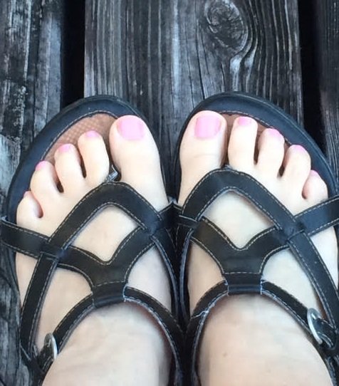 pink toenails in sandals